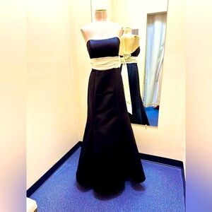 WTOO Watters & Watters strapless satin gown. Size 2